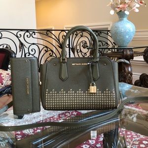 Authentic Michael Kors Hayes medium handbag&wallet